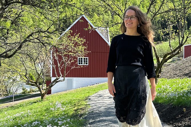 Taste of the Fjord Guided Food Tasting Experience in Flåm - Apple garden time and fjord views, without the fuss