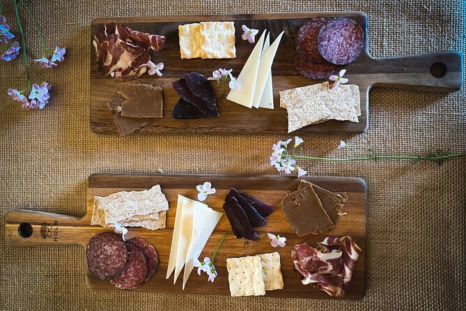 Taste of the Fjord Guided Food Tasting Experience in Flåm - The 1-hour rhythm: what happens during your tasting