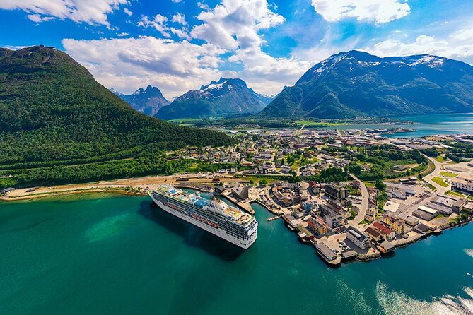 The Golden Train on Rauma Railway in Romsdalen - Why the commentary matters on a short rail tour