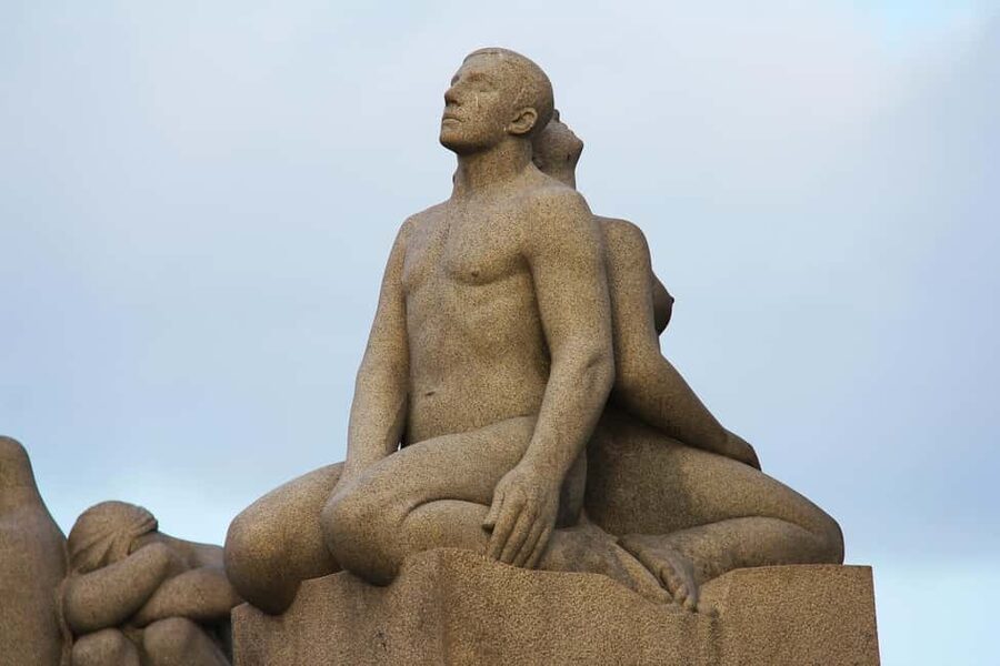 The Vigeland Park Walk with a Local in Oslo - Vigeland Park in 90 minutes, with local eyes and photo stops