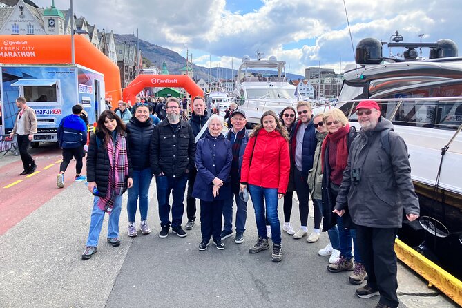 Tip-Based Walking Tour of Bergen - Stop-by-stop: from bandstand photos to Hanseatic wharf views