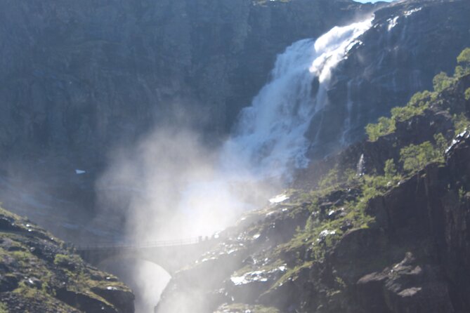 Trollstigen 100% Highlights Fjord to Troll 10 stops 16 seats max - Liabygda Church: where the fjord splits into two famous directions