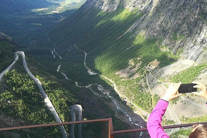 Trollstigen 100% Highlights Fjord to Troll 10 stops 16 seats max - Gudbrandsjuvet: walk the bridges over waterfalls