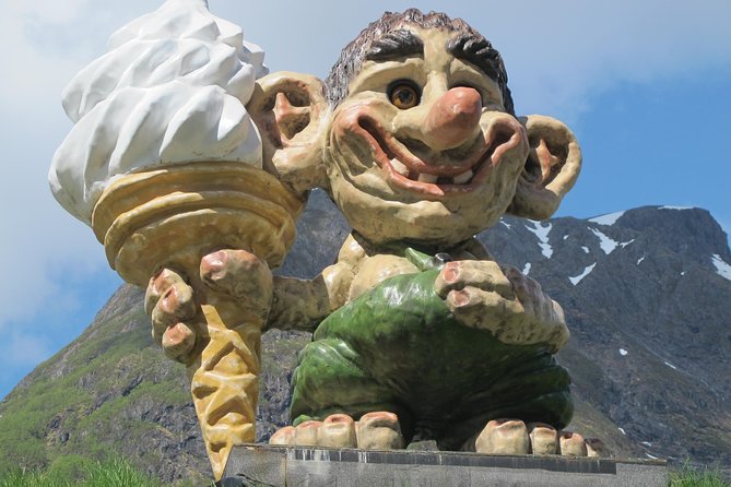 Trollstigen, The Land Of The Trolls - Trollstigen viewpoints: 11 hairpin bends and the best walking is worth it