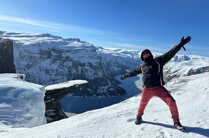 Trolltunga Winter Day Hike - Halfway to the stone formation: where the views click into place