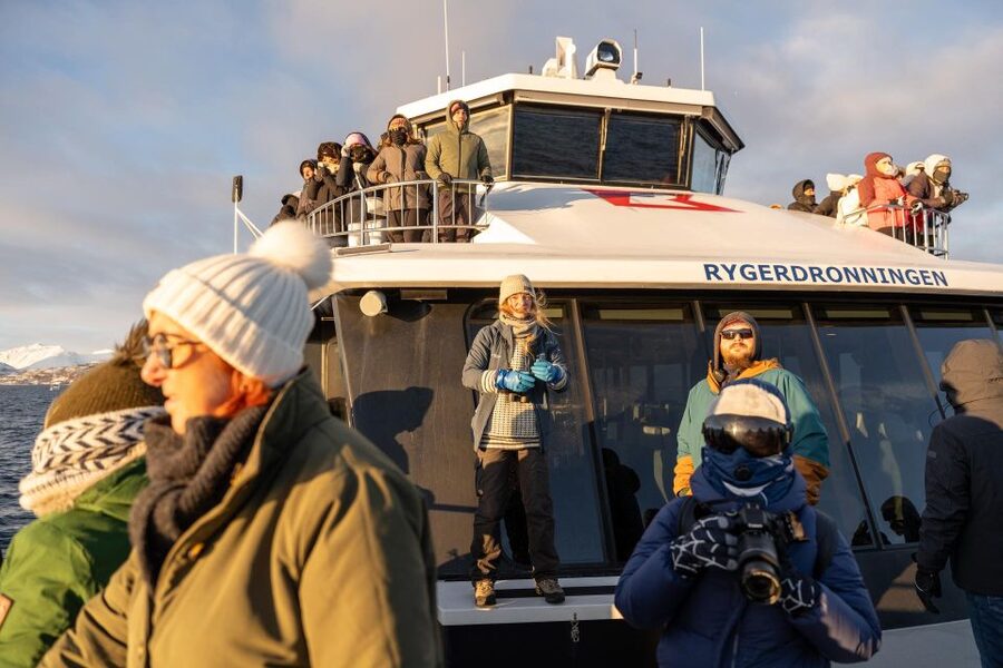 Tromsø: Arctic Fjord Cruise in Polar Landscapes - The catamaran setup: warmth, space, and where to take photos