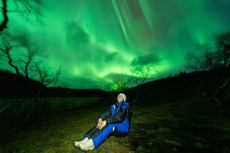 Tromsø: Aurora Borealis, Campfire, Hot Meal, Arctic Tour - Photographing the aurora: pro photos, tripod options, and tips