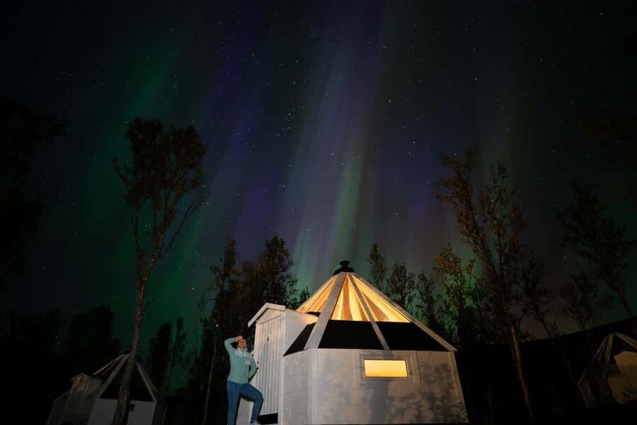 Tromsø: Aurora Crystal Lavvo Experience with Snowshoeing - Key things that make this aurora stay different