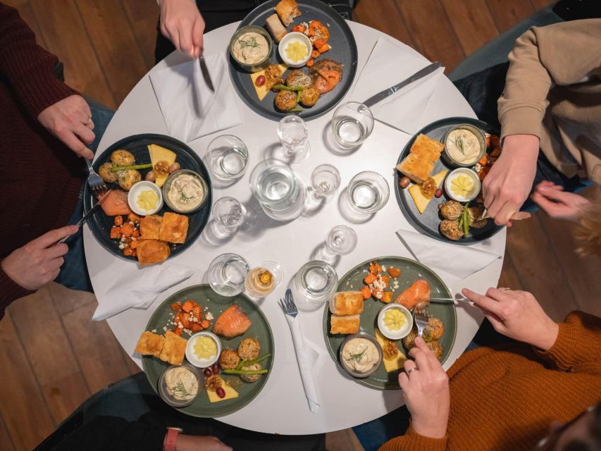 Tromsø: Aurora Dinner Cruise by Hybrid-Electric Catamaran - Secret stop dinner: the Nordic 3-course Arctic meal