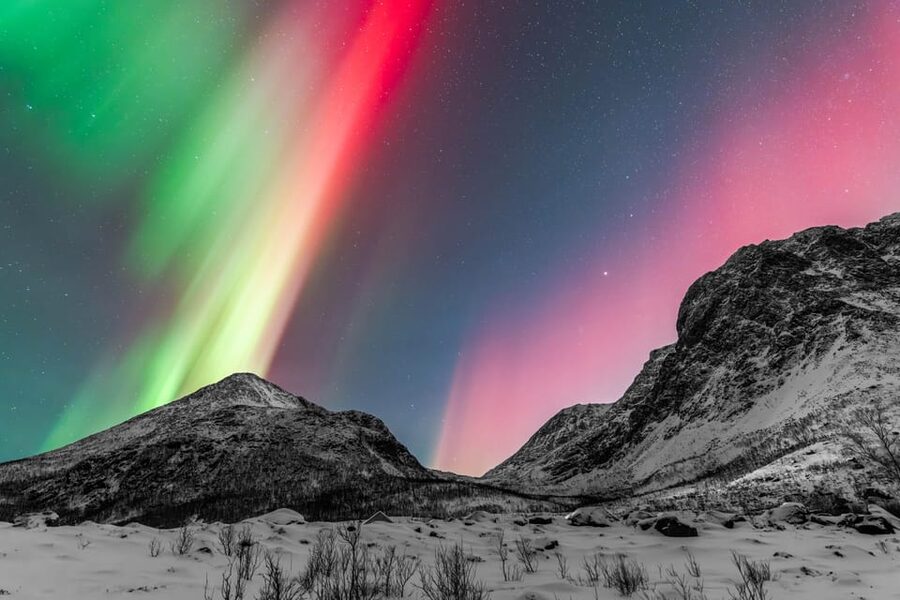 Tromsø: Aurora Quest Minibus Adventure - Briefing, forecasts, and photo tips: your secret weapon