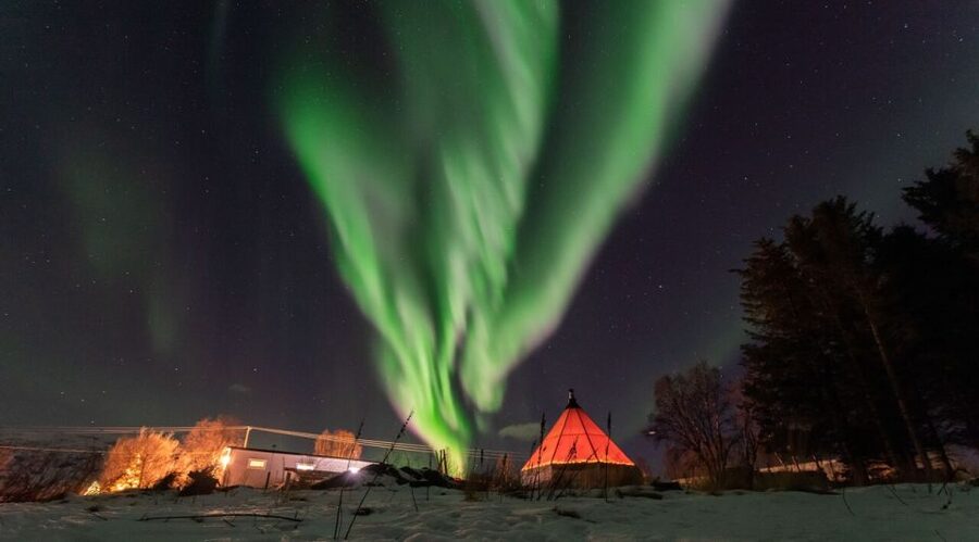Tromsø: Aurora Safari Chase with Photos - The Camp Experience: Heated Waiting, Thermal Overalls, and a Real Host