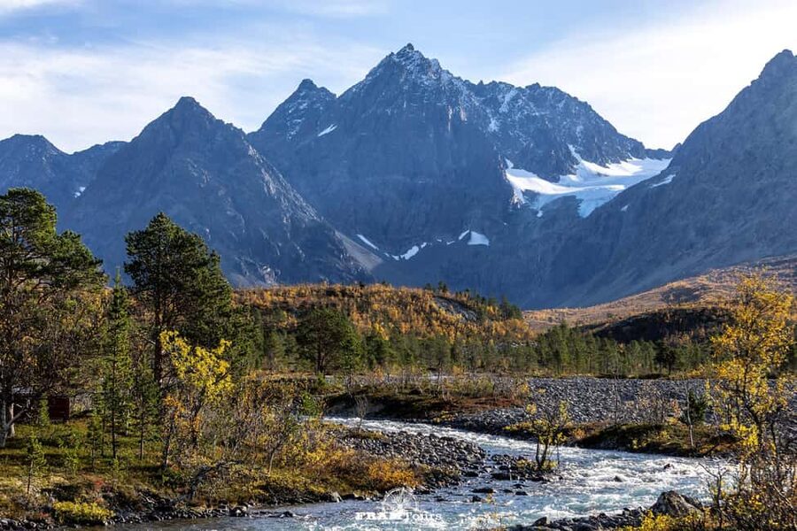 Tromsø: Authentic Lyngen Alps expedition with scenic lunch - The warm lunch with a view, and how it fits into the full day