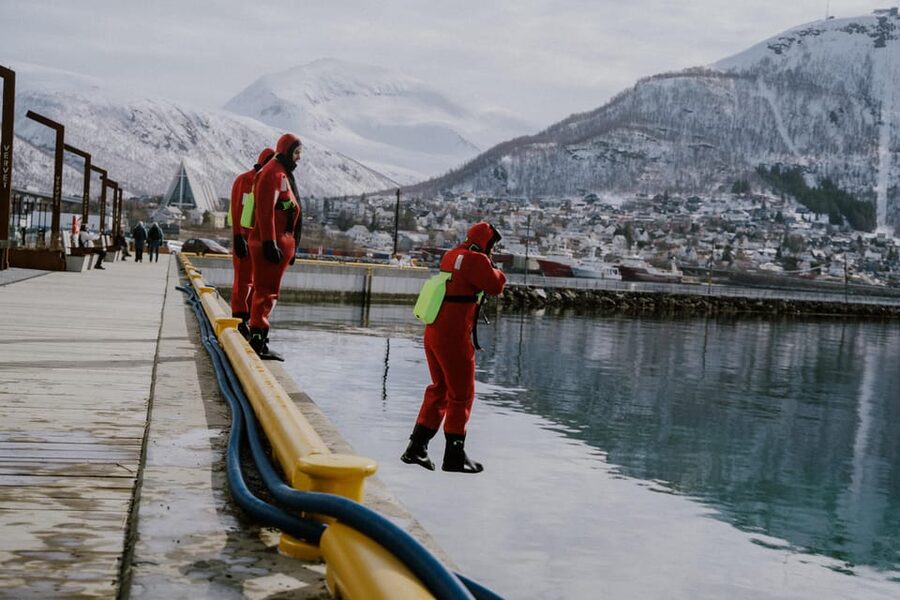 Tromsø city center Urban Floating experience - Guides matter: getting comfortable fast and leaving with good memories
