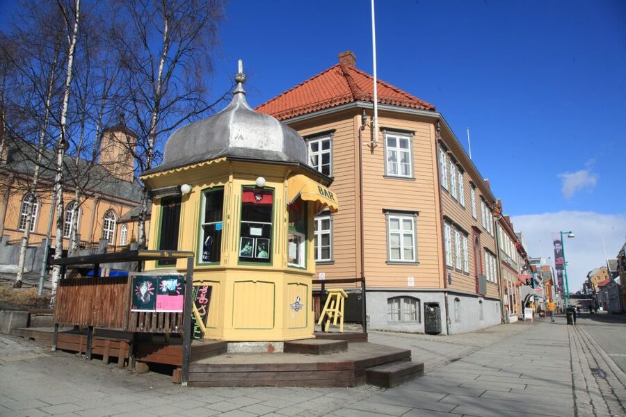 Tromsø: City Walk & Polar Museum (Private or Shared) - The coffee and snack start that keeps the walk friendly