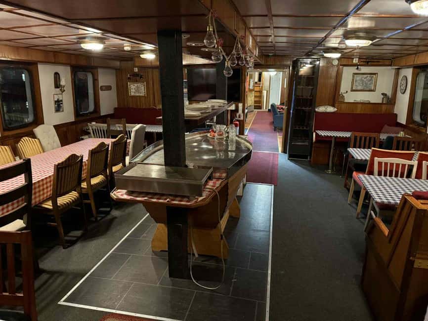 Tromsø: Classic arctic fjord cruise with lite lunch - Staying Warm in Retro Saloons While You Still Get Fresh-Air Views
