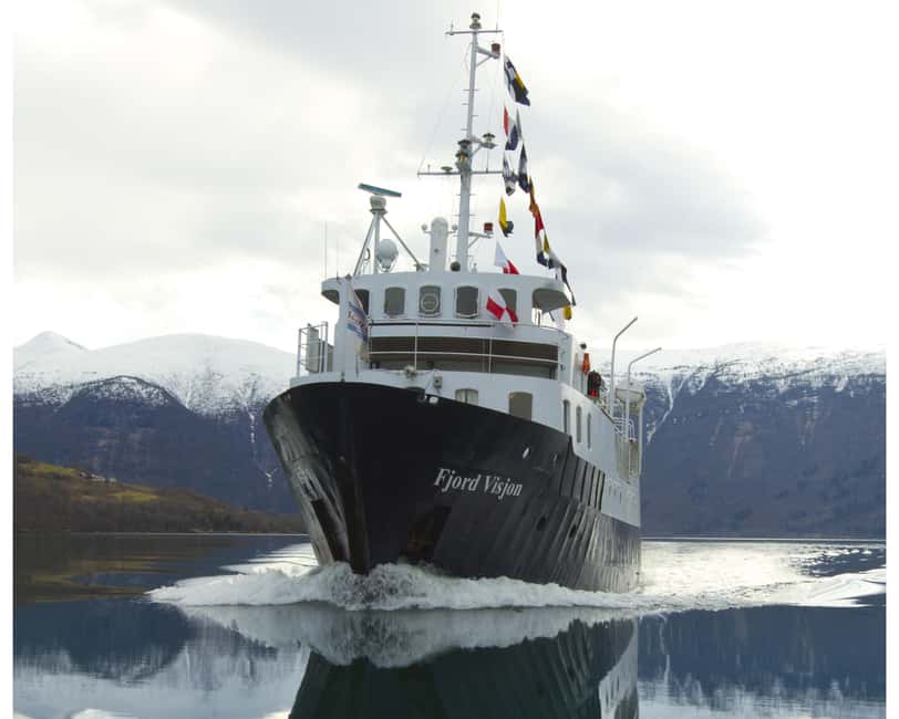Tromsø: Classic arctic fjord cruise with lite lunch - The Route Toward Lyngen Alps in Balsfjorden, and the Expectation Check