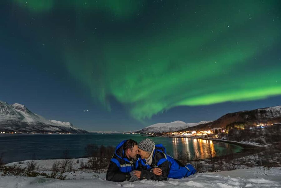 Tromsø: Exclusive Northern Lights Chase with Photos - Campfire Warm-Up and Aurora Stories That Give the Wait Meaning