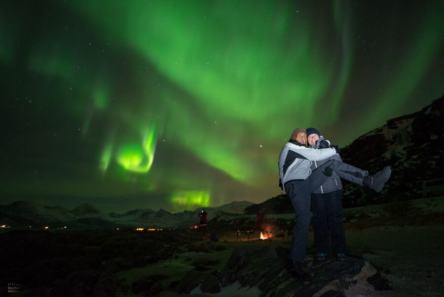 Tromsø: Expert Aurora Hunt - Thermal Gear, Food, Campfire - Bonfire stop: sausages, hot drinks, and warmth that actually helps