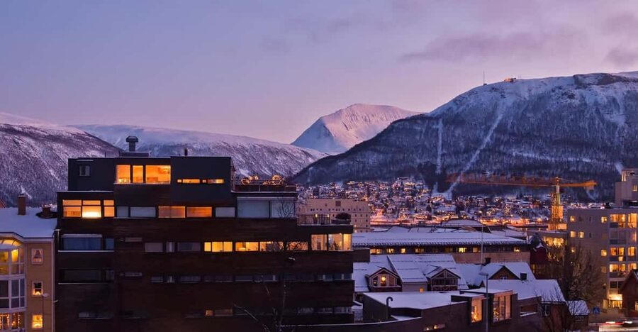 Tromso: Express Walk with a Local in 60 minutes - Meeting at Tromsø Domkirka, Then Getting Your Bearings