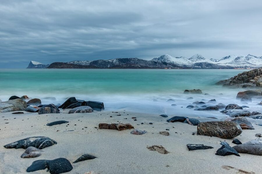 Tromsø: Fjords and Sommarøy Islands Tour with Salmon Picnic - The beach salmon picnic: tasting local food the way locals probably do