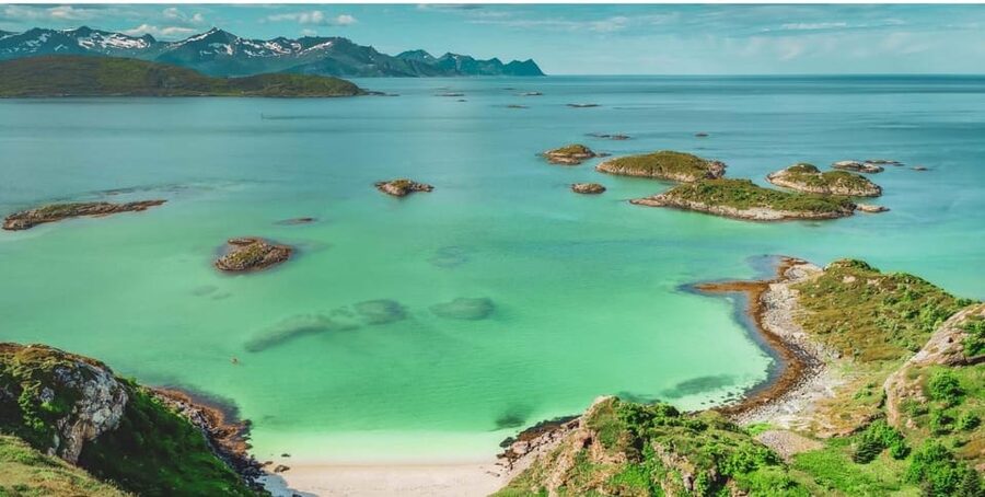 Tromsø: Fjords and Sommarøy Islands Tour with Salmon Picnic - Bus size and time on the island: the trade-offs you should plan for