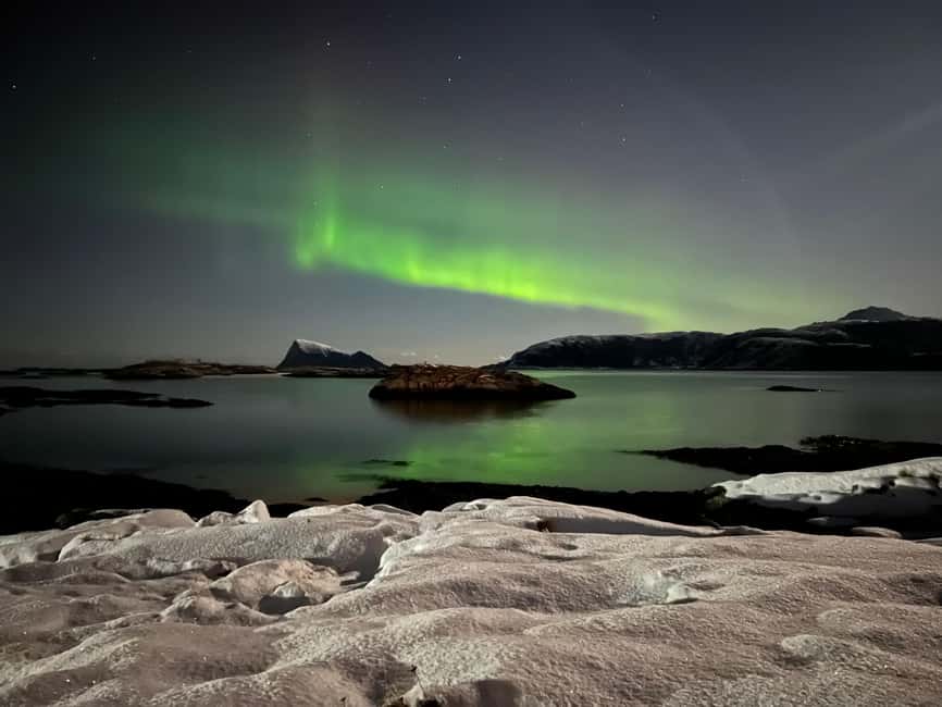 Tromsø: Full Night Magic of the Northern Lights - Bonfire stop with hot drinks, snacks, and time to breathe