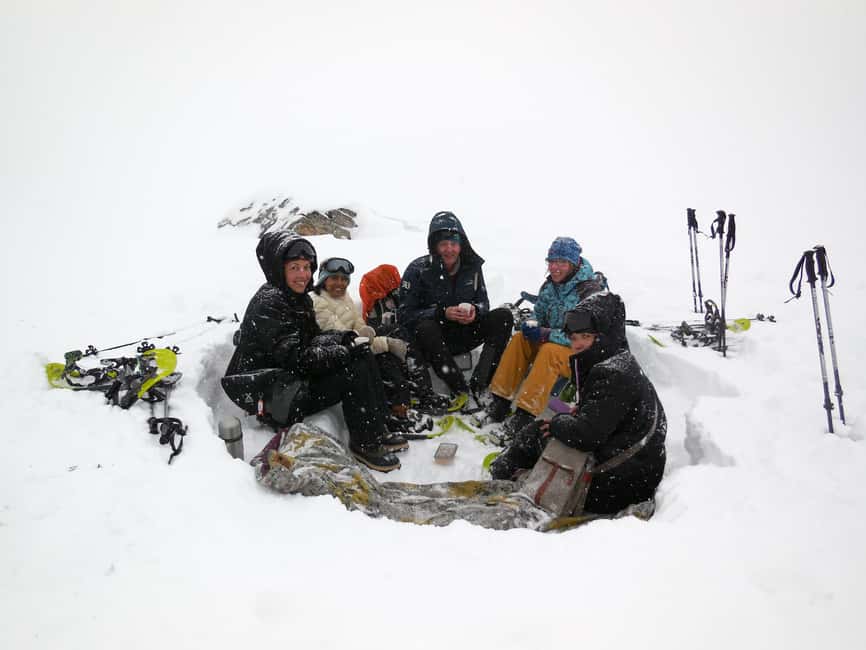 Tromsø: Guided snowshoe hill hike - What to Wear and Bring (So You Do Not Turn This Into a Cold Disaster)