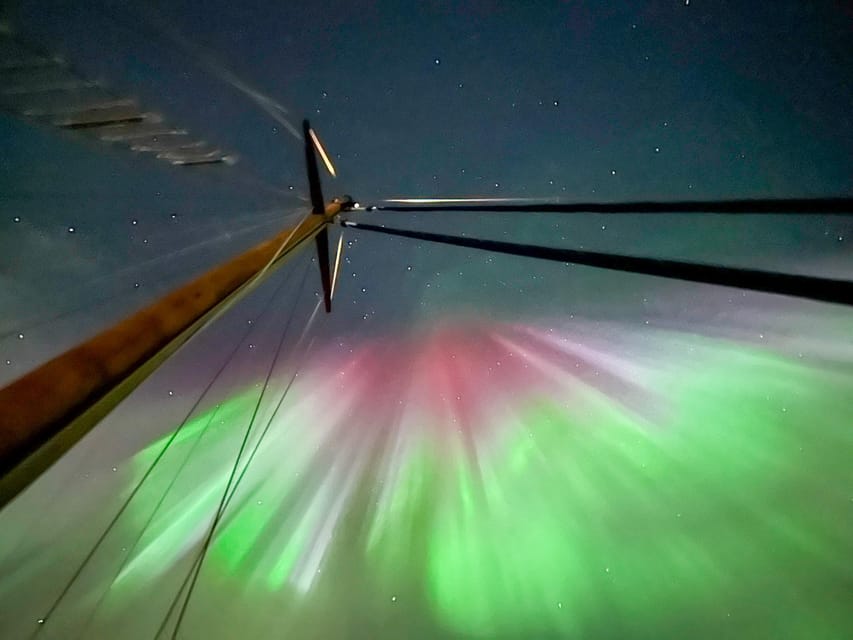 Tromso: Luxury Northern Lights Cruise with Hot Tub & Dinner - The hot tub system: how to watch for aurora without freezing