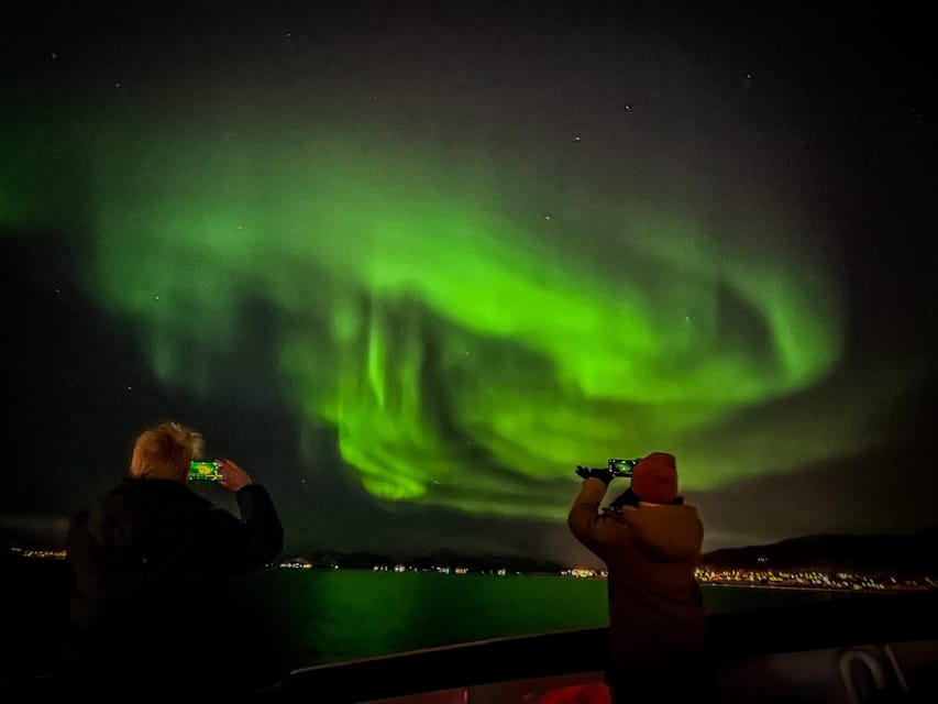 Tromso: Luxury Northern Lights Cruise with Hot Tub & Dinner - Price and value: what $309 buys you on a 4-hour yacht night