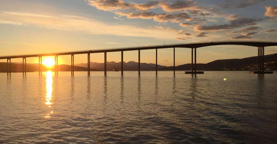 Tromsø: Midnight Sun Cruise in a Luxury Catamaran - Fish Soup and Warm Drinks: The Norwegian Comfort Meal