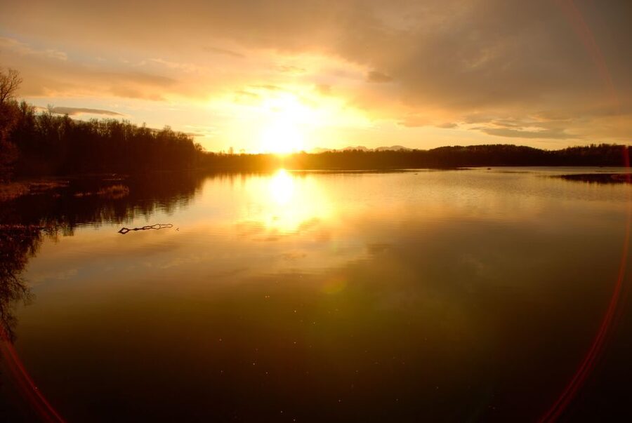 Tromsø: Midnight Sun Cruise in a Luxury Catamaran - Midnight Sun Viewing: What the Gold Sky Actually Means