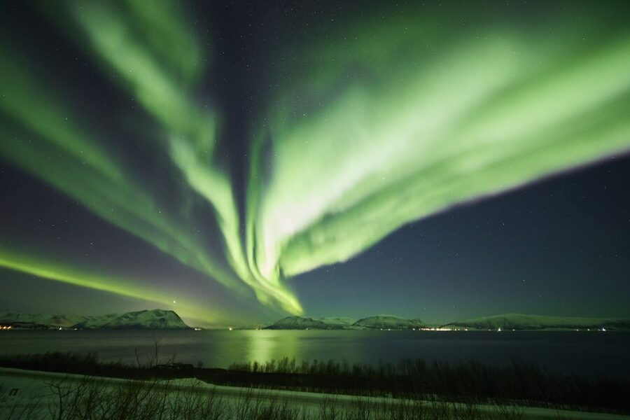 Tromso: Minivan Aurora Excursion with Pictures & Warm Suits - Key things that make this Tromsø aurora hunt work