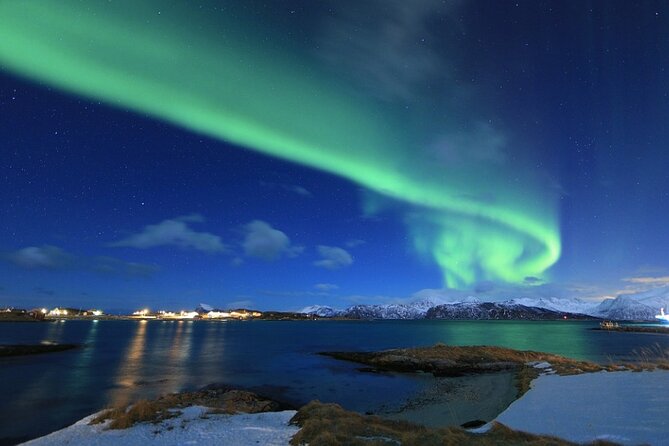 Tromsø, Northern Lights and Wilderness Evening Catamaran Cruise - Tromsø at polar night: why a 9pm cruise makes sense