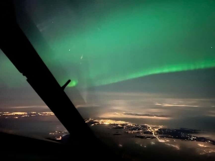 Tromsø: Northern Lights Bus Tour – Chase the Aurora Borealis - The viewing stop: why timing beats staring, and how photo help improves your odds