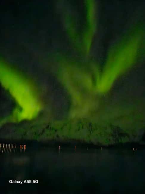 Tromsø: Northern Lights Bus Tour – Chase the Aurora Borealis - Snacks and hot drinks: the small comfort that saves the whole night