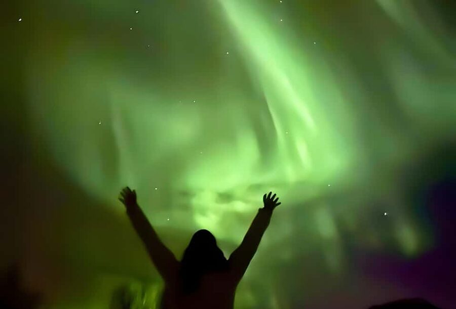Tromsø: Northern Lights Bus Tour with Free Photography - Viewpoints, Firelight, and Hot Drinks at the Best Moments