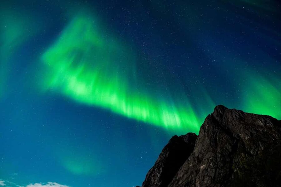 Tromsø: Northern Lights Bus Tour with Snacks and Photos - How the 7-hour aurora chase typically plays out
