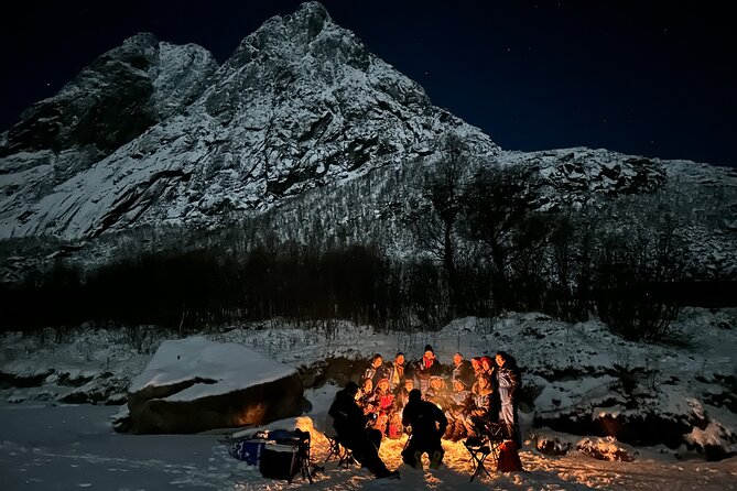Tromsø: Northern Lights by Minibus - Free Photos and Warm Dinner - Free pro photos and portraits: what you should do during shooting time