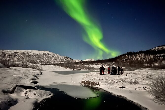 Tromsø: Northern Lights by Minibus - Free Photos and Warm Dinner - Guides and drivers: the difference between frantic and fun