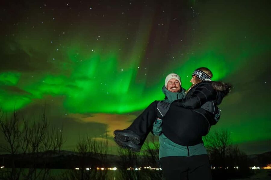 Tromsø: Northern Lights Chase with Expert Aurora Hunters - Group size and the guide style that keeps everyone included