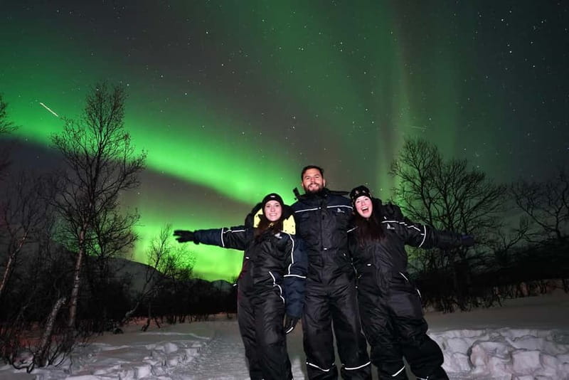 Tromsø: Northern Lights Chase with Local Guide & Free Photos - Meeting at Scandic Ishavshotel, Bifrost sign, and your first photo stop