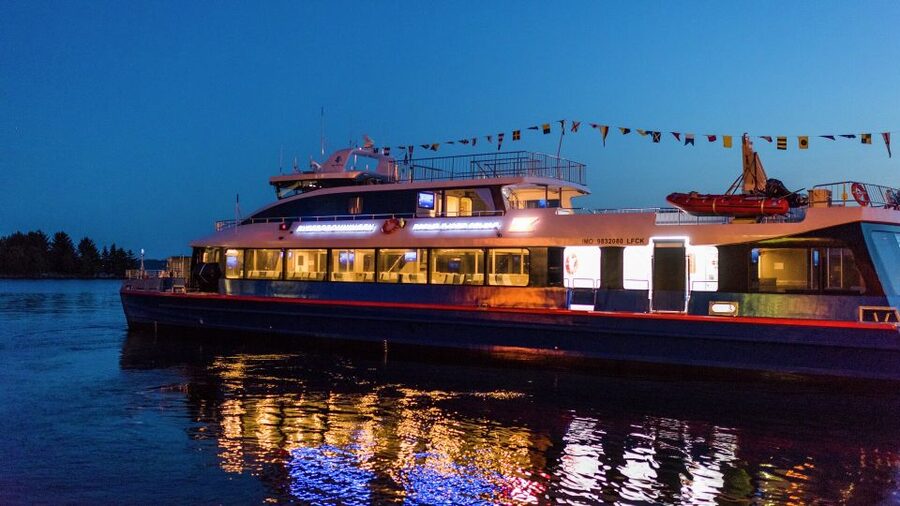 Tromsø: Northern Lights Cruise with 2nd Chance Guarantee - Drinks, snacks, Wi-Fi, and the “don’t go hungry” part of the plan
