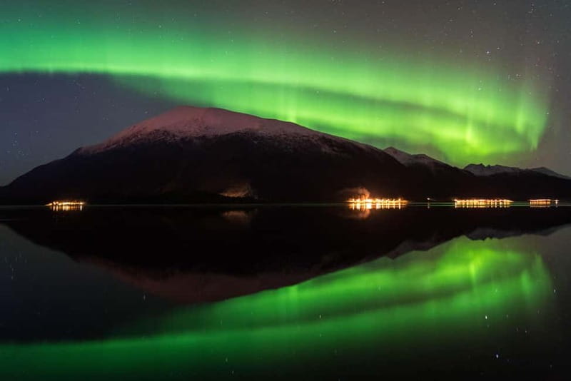 Tromsø: Northern Lights Hunt with Photographer - The campfire pause in Arctic wilderness, and why it makes the cold easier