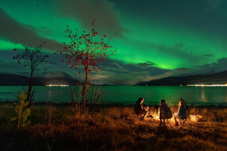 Tromsø: Northern Lights Hunt with Photos and Hot Food - Starting in Tromsø: pickup at Scandic Ishavshotel and what that signals