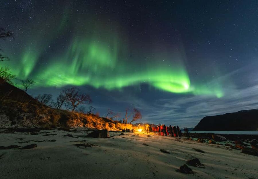 Tromsø: Northern Lights in a Minivan with Free Photos and a Hot Meal - How the Guides Pick Where to Go, North South East West