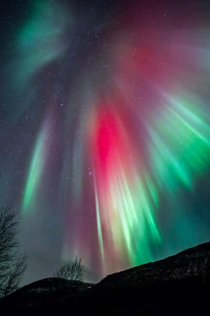 Tromsø: Northern Lights in a Minivan with Free Photos and a Hot Meal - Photography Focus: Free Portraits and Pro Tips While You Shoot