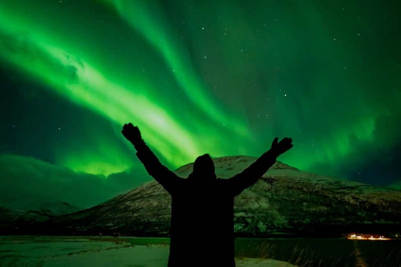 Tromsø: Northern Lights in a Minivan with Free Photos and a Hot Meal - What Happens If the Aurora Does Not Cooperate