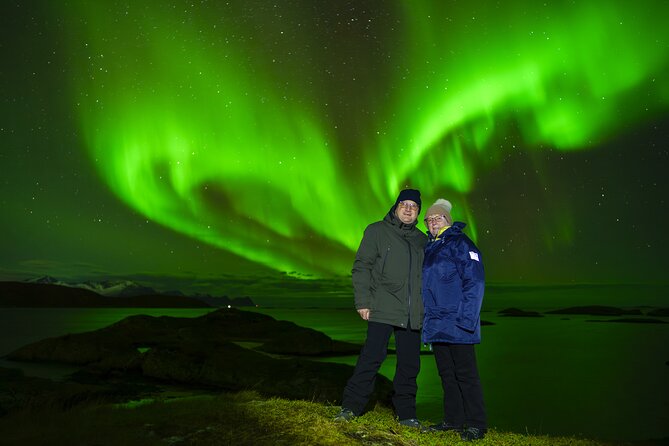 Tromsø: Northern Lights Minibus Tour with Expert Guides - Tromsø at 7 pm: why this timing matters for aurora hunters
