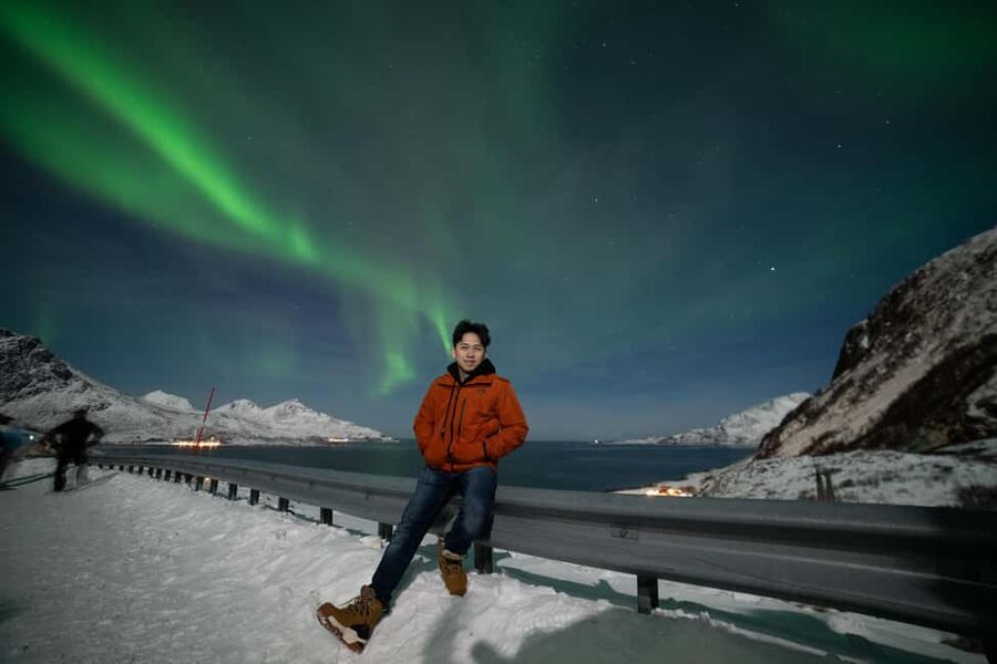 Tromsø: Northern Lights Minibus Tour with Local Experts - Who this tour suits best