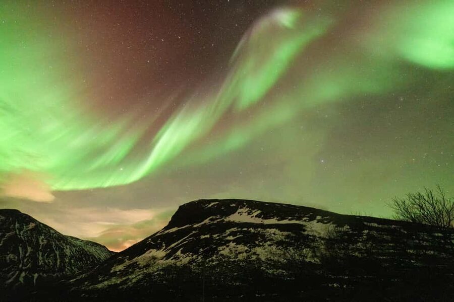 Tromsø: Northern Lights Minibus Tour with Local Experts - What it means to chase the lights into Finland